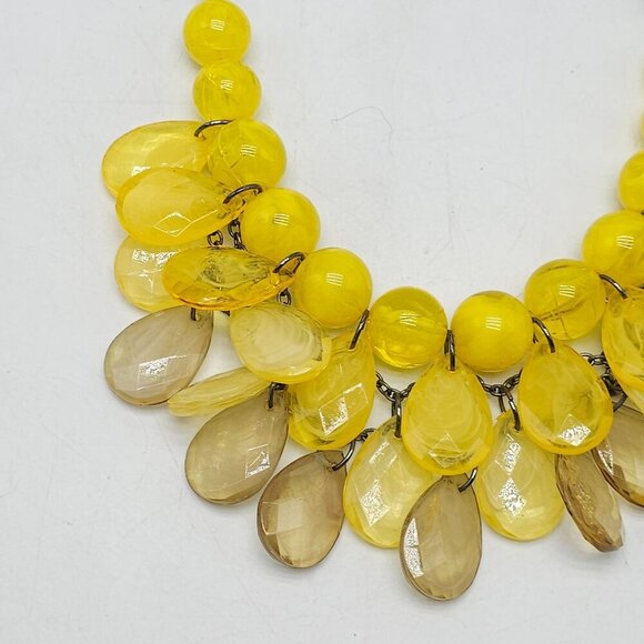 Vintage Yellow Cream Acrylic Teardrop Beaded Necklace With Metal Chain - Picture 2 of 6